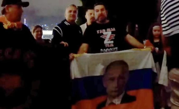 Бащата на Джокович се снима с руски привърженици на Путин в Австралия и предизвика скандал