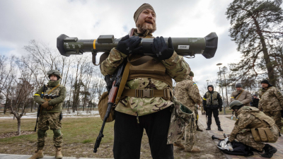 Следвайте Гласове в За да доставят обещаното оръжие на Украйна