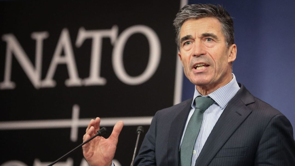 Расмусен: НАТО не, но страните му воюват в Украйна