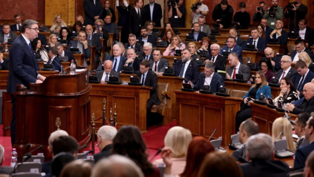 Следвайте Гласове в Хаос настана в сръбския парламент в четвъртък следобед,