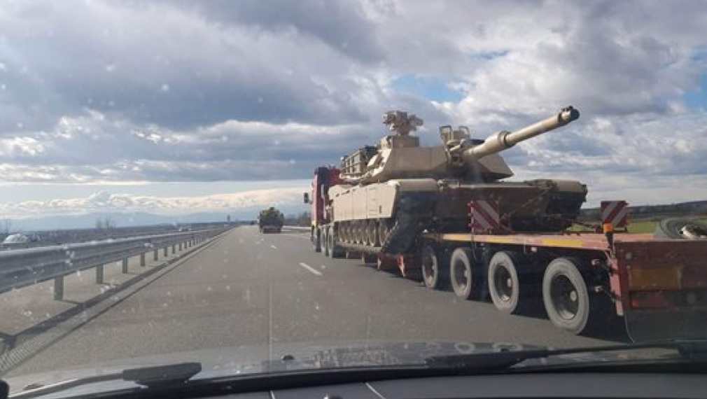 М1 Аbrams с пустинния камуфлаж са забелязани край Сливен, движат
