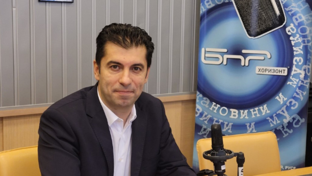 Кирил Петков за битите в РСМ българи: Да не оставяме отношенията ни на тема инциденти