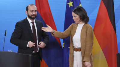 Арменският външен министър Арарат Мирзоян вляво и неговата германска колежка