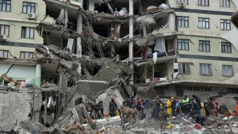 Броят на загиналите след опустошителните земетресения по турско-сирийската граница надхвърли