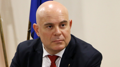 Санкциите срещу петимата български граждани идват седмица след като на