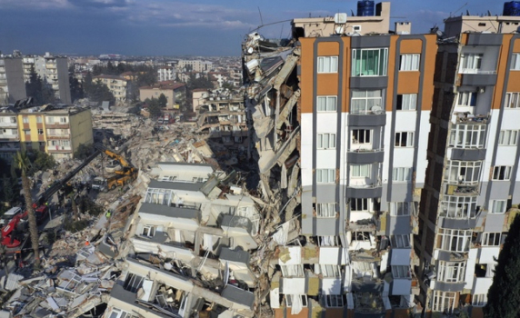 Близо 24 хил. жертви на земетресението, българските спасители откриха още един оцелял