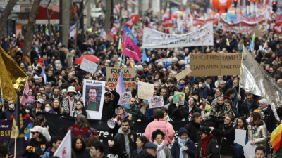 Протестните прояви в цяла Франция срещу спорната пенсионна реформа планирана