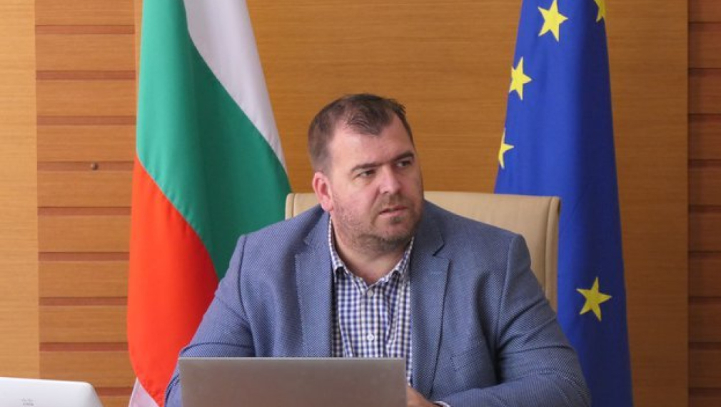 България е против ЕК да приравни розовото масло към химическите продукти