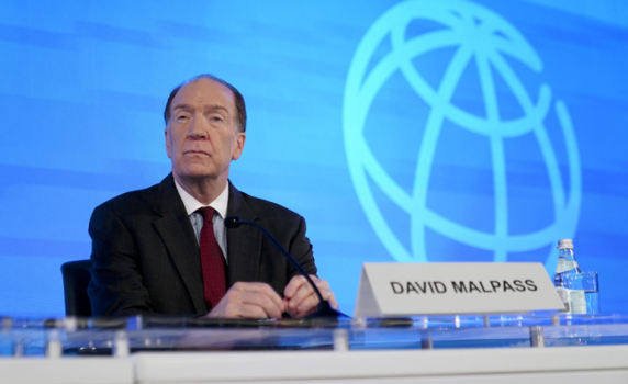 Президентът на Световната банка подава оставка, често е винен, че отрича климатичния проблем