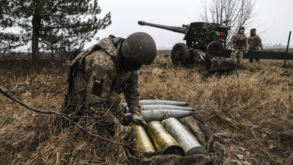 "Блумбърг": Украйна използва повече снаряди, отколкото може да получи от Запада