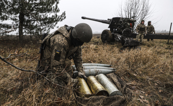 "Блумбърг": Украйна използва повече снаряди, отколкото може да получи от Запада
