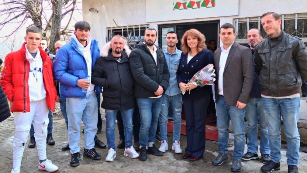 Илияна Йотова посети Косово и призова властите в Прищина да признаят българска общност