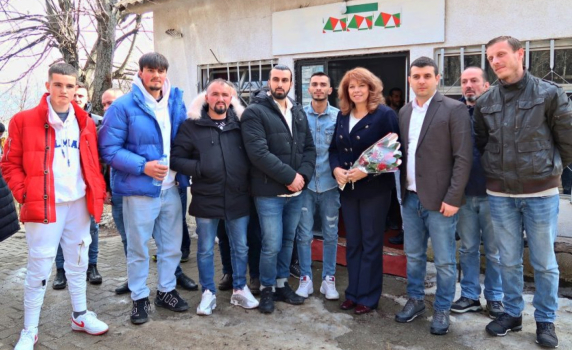 Илияна Йотова посети Косово и призова властите в Прищина да признаят българска общност