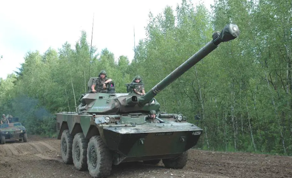 Френски танкове поемат към Украйна. Кремъл: САЩ са основният провокатор