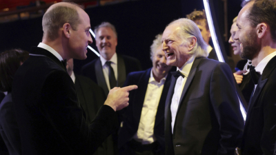 Принц Уилям разговаря с Дейвид Брадли на церемонията за наградите
