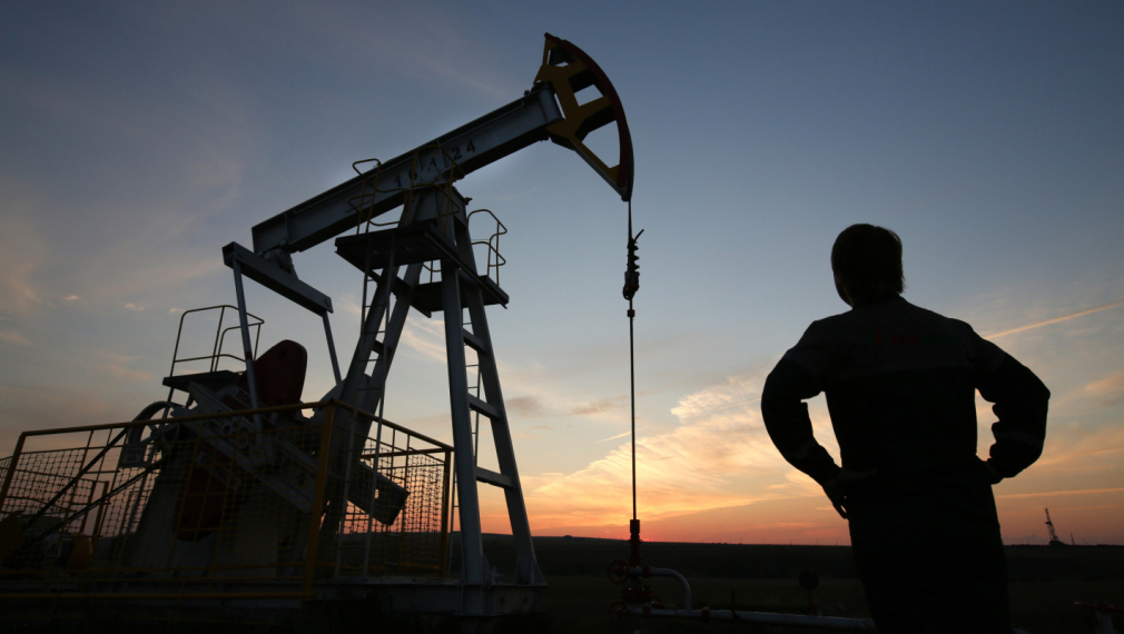 Bloomberg: Въпреки санкциите Русия е продавала петрол на цени, далеч надхвърлящи пределните