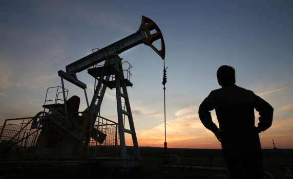 Bloomberg: Въпреки санкциите Русия е продавала петрол на цени, далеч надхвърлящи пределните