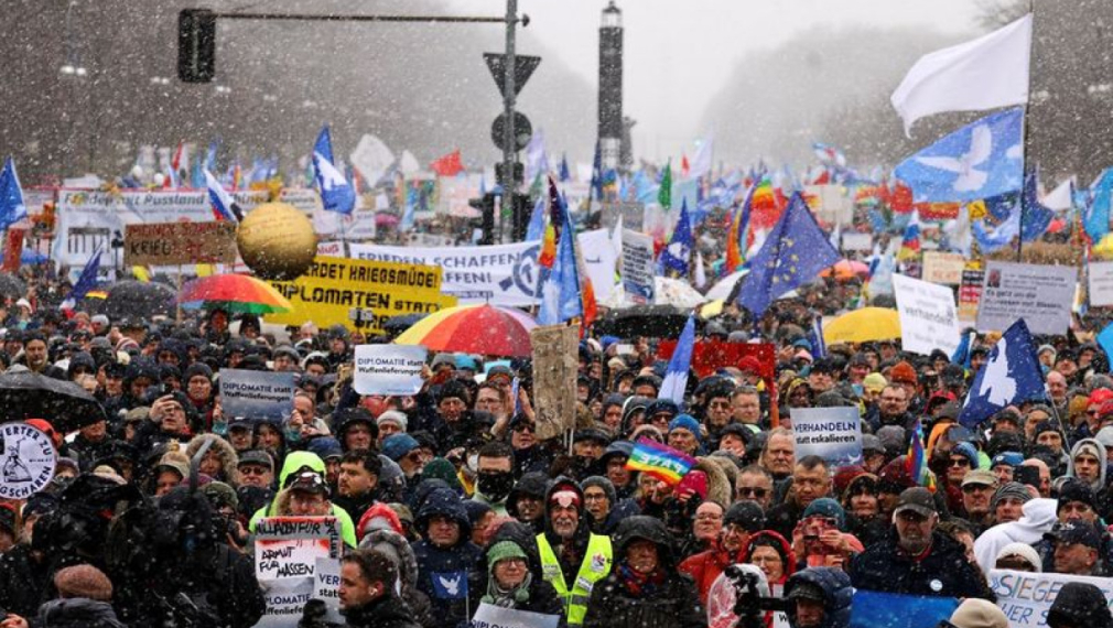 Хиляди излязоха на демонстрация в Берлин с призив за преговори за мир в Украйна