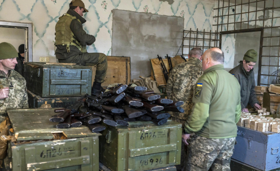 „Файненшъл Таймс“: В ЕС нарастват опасенията, че оръжията за Украйна не подкрепят мира