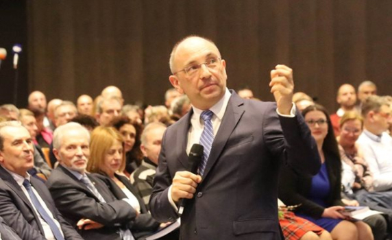 Николай Василев представи новата си книга пред 600 гости, предупреди за бъдещи фалити