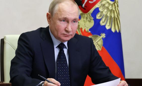 Русия забранява на държавните служители да използват повечето чуждици