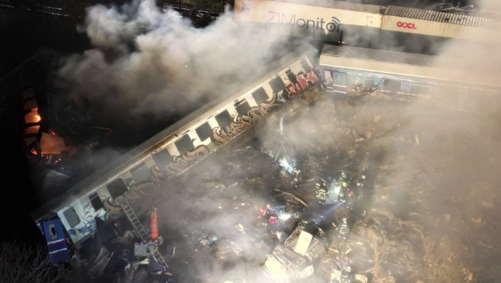 32-ма загинали при сблъсъка на два влака в Гърция