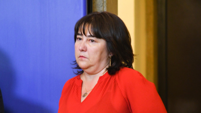 Росица Велкова служебен министър на финансите Следвайте Гласове в На