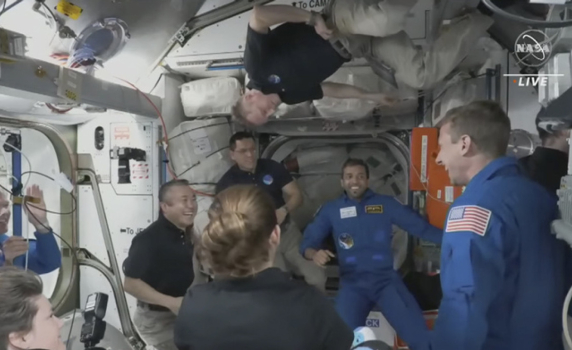 Екипажът на космическия кораб "Дракон" влезе в МКС
