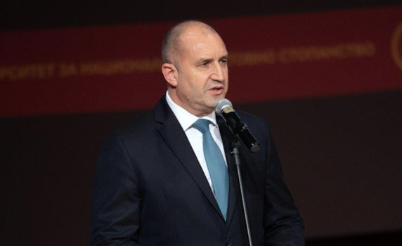 Радев: Народ, който допусне да подменят историята му, е обречен да изгуби и свободата си. Недопустимо е над България да се веят други знамена освен българското