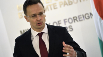 Унгарският външен министър Петер Сиярто обвини Запада че е изпаднал
