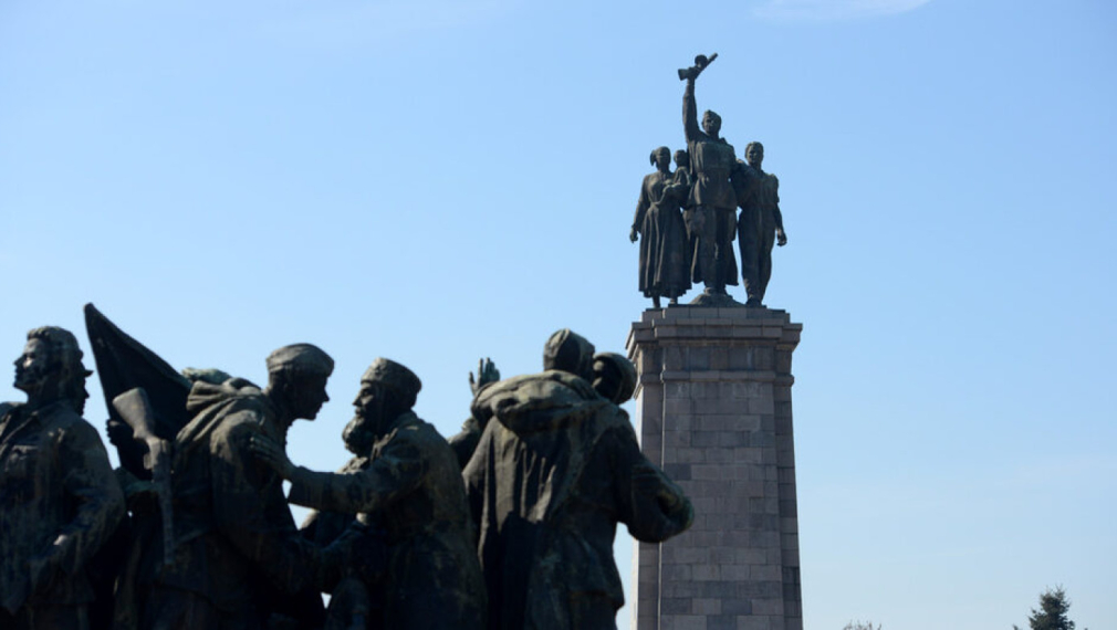 Фандъкова ще поиска държавата да премести Паметника на Съветската армия в музей