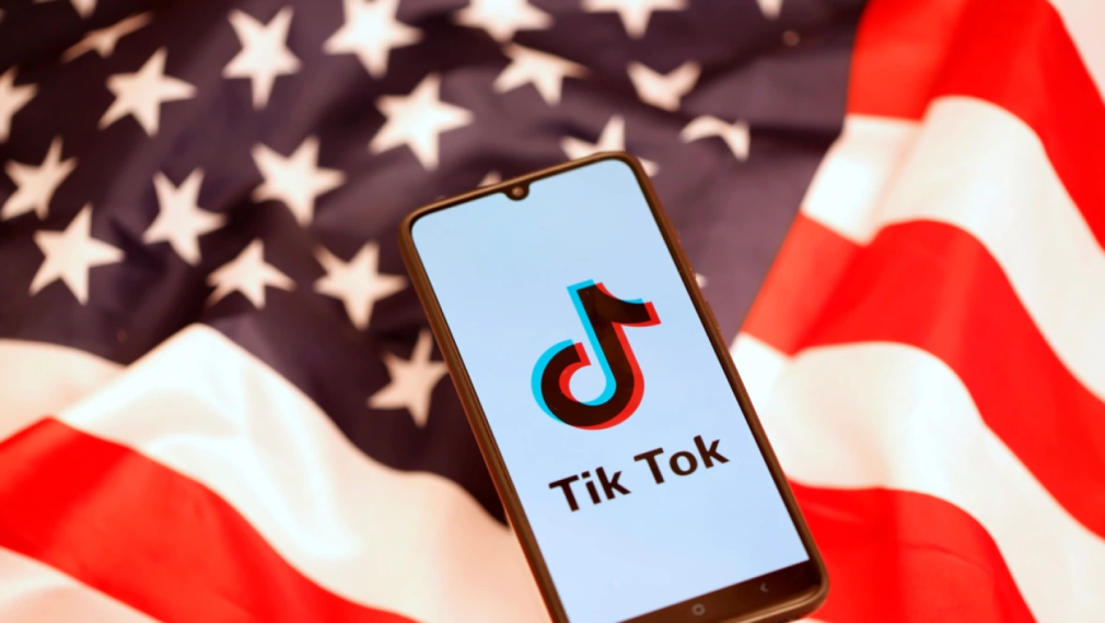 Следвайте Гласове в Китайското правителство може да използва апликацията ТикТок, за