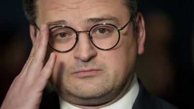 Украинският външен министър Дмитро Кулеба нарече координирана акция медийните публикации обвиняващи