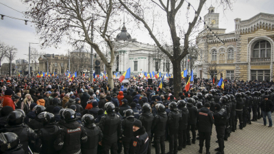 Следвайте Гласове в Сблъсъци между протестиращи и полицията в молдовската столица