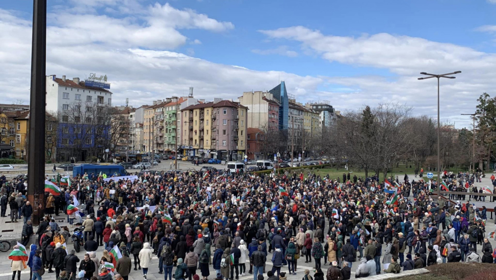 Следвайте Гласове в Протест под мотото България - зона на мира