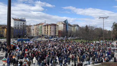 Следвайте Гласове в Протест под мотото България зона на мира и