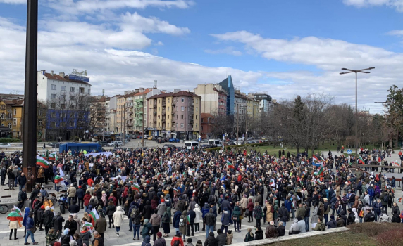 Шествия в София, Варна и големите градове срещу участието на България във войната в Украйна