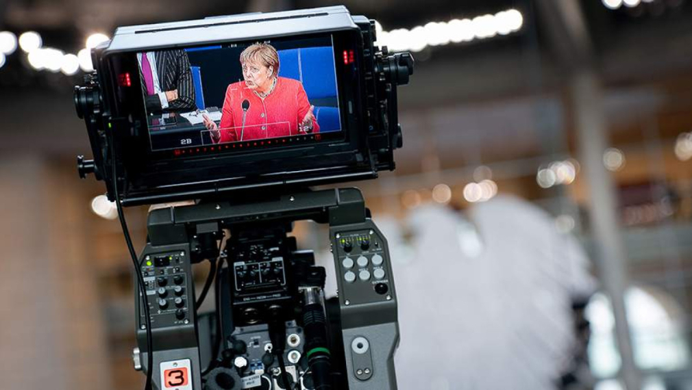 Правителството на Меркел платило 1,4 милиона евро на 200 журналисти за PR филми и реклама на ваксини