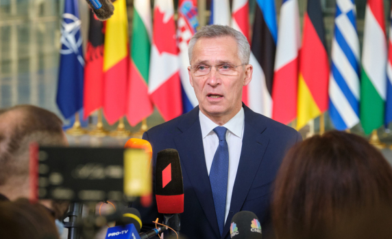 Шефът на НАТО: Западните страни да се готвят за продължителен конфликт в Украйна