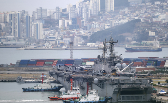 Десантен кораб-амфибия на САЩ пристигна в Южна Корея