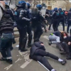 Протестите не стихват: Tежки сблъсъци, експлозиви и запалени полицейски коли във Франция