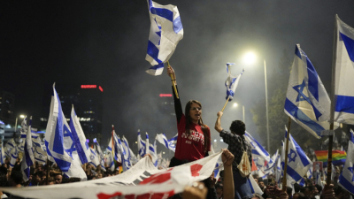 Хиляди израелци излязоха снощи на протест след като премиерът Бенямин Нетаняху