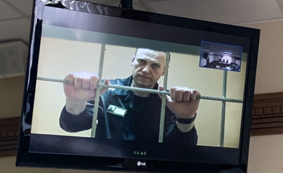 Бивша служителка на "Амнести": Да се отнеме статута на Навални "вкаран в затвора заради убежденията си"