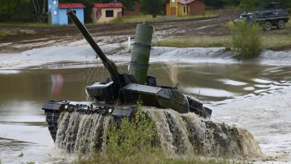 "Шпигел": Обещаните от Германия 18 танка "Леопард 2" вече са в Украйна
