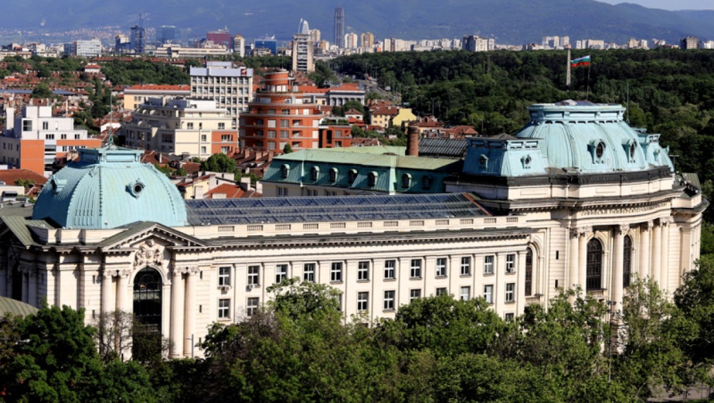 Бомбена заплаха и за всички университети в България! Студентите са