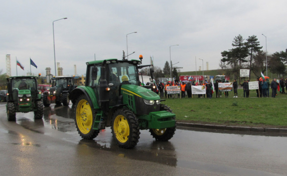 Зърнопроизводители блокираха за час ГКПП "Дунав мост" при Русе