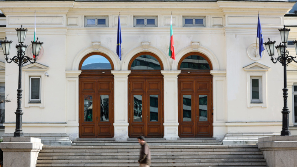 Българските граждани избират 49-то Народно събрание