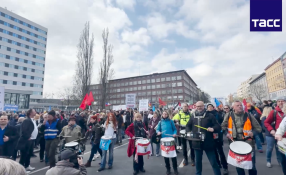 Няколко хиляди души протестираха в Берлин срещу доставките на оръжия за Киев