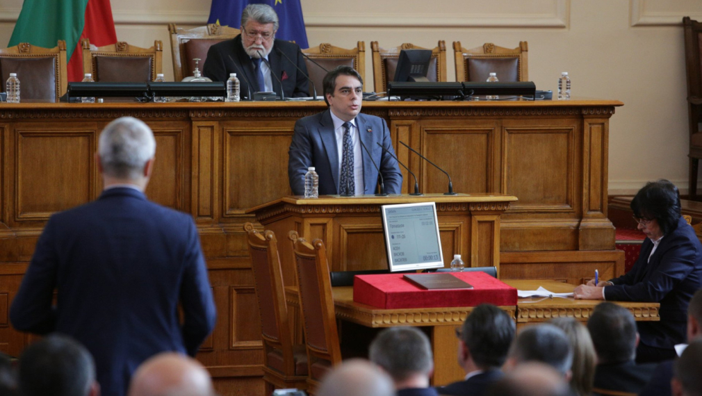Парламентът не избра председател от първия път, Асен Василев предложи ротация