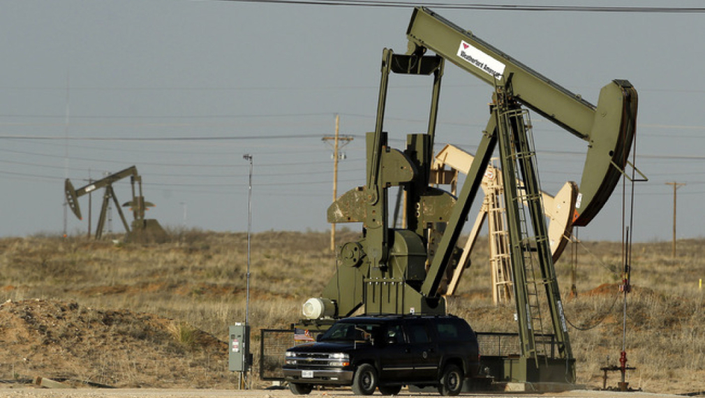 Цените на петрола спадат, тъй като опасенията за рецесия се връщат